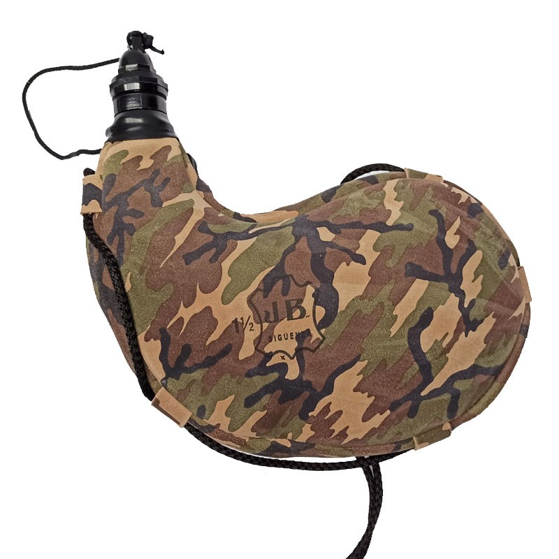 Gourde camouflage souple en peau, courbée, intérieur latex 1.5 litre Jesus Blasco - 1 Gourde camouflage souple en peau, courbée, intérieur latex 1.5 litre Jesus Blasco - 1