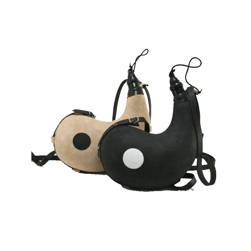 Gourdes Yin et Yang pour couple ou usage double, en cuir Gourdes Yin et Yang pour couple ou usage double, en cuir